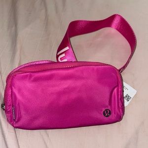 Lululemon Everywhere Belt Bag Sonic Pink